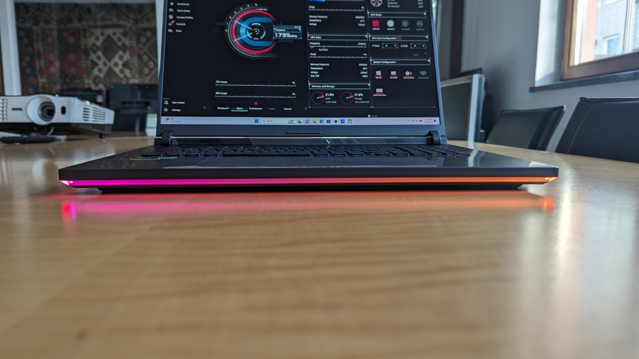 Asus ROG Strix G18 Lichtleiste