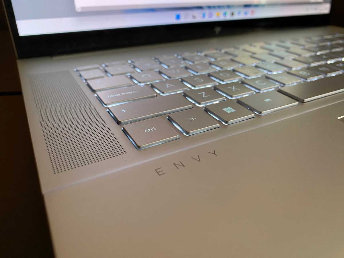 HP Envy 16 review retroiluminacion