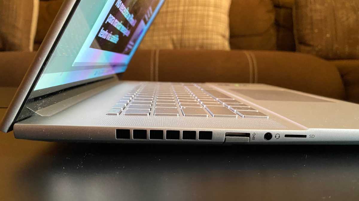 HP Envy 16 review puertos