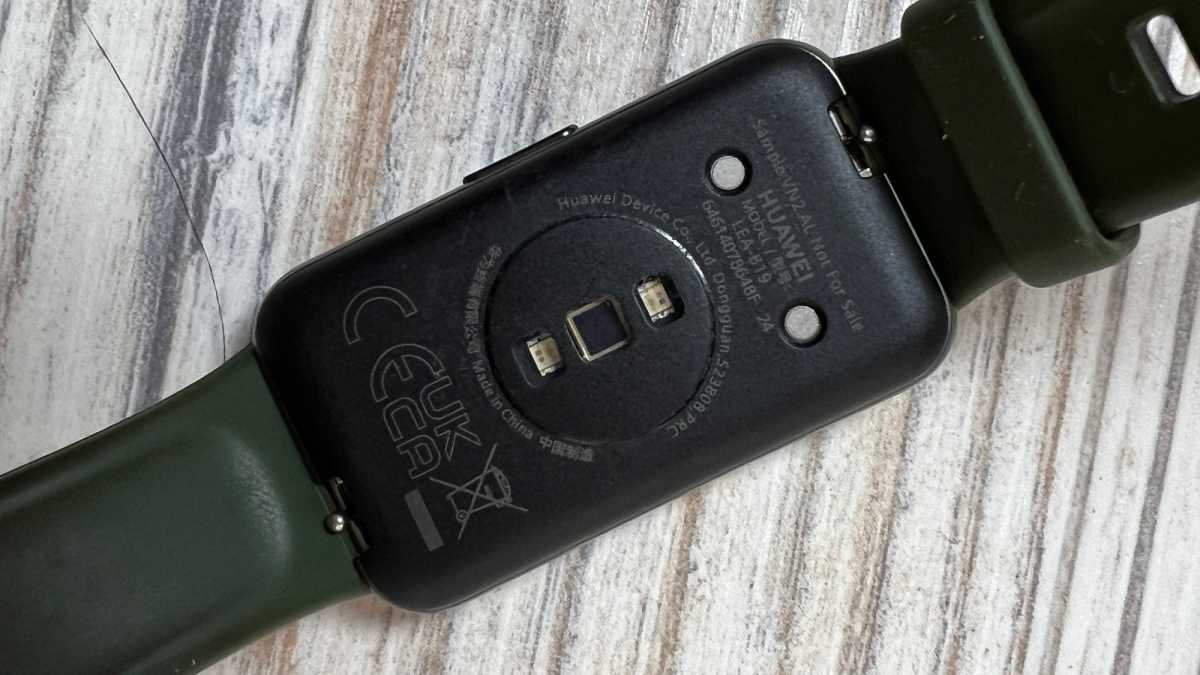 How to Change Huawei Band 7 Straps 