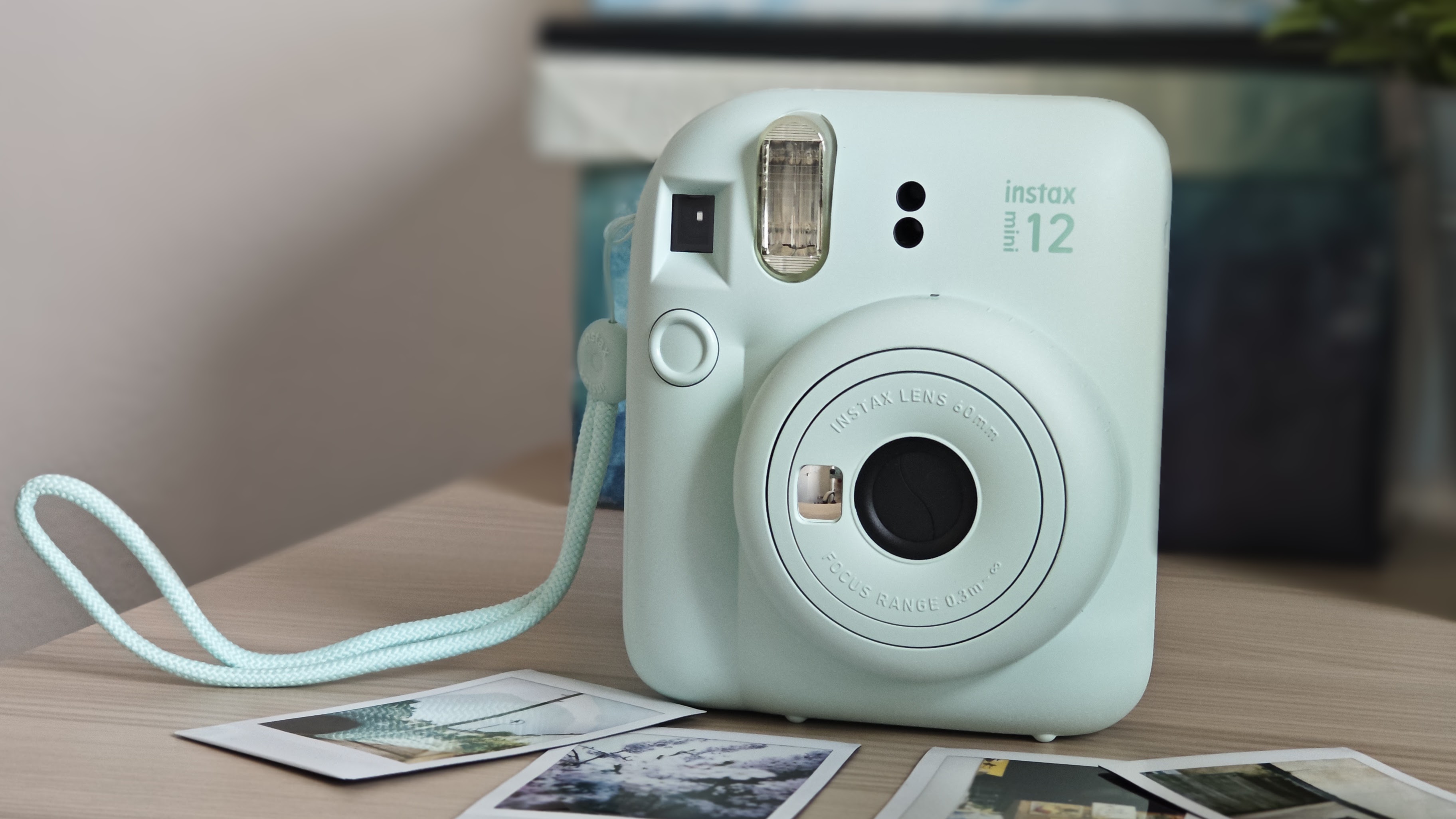 Fujifilm Instax Mini Evo: diseño retro para la nueva instantánea híbrida de  la compañía