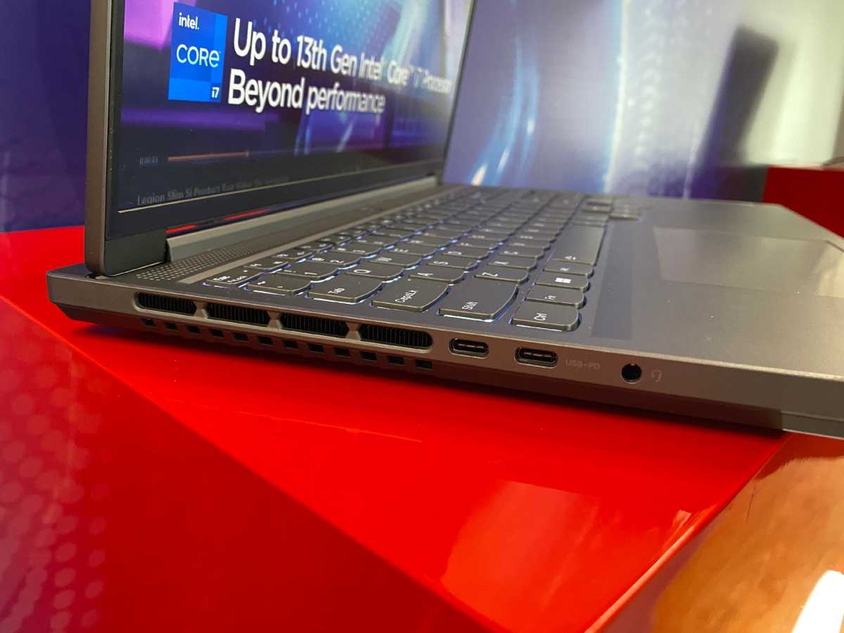 Lenovo Legion Slim 8Gen conectores