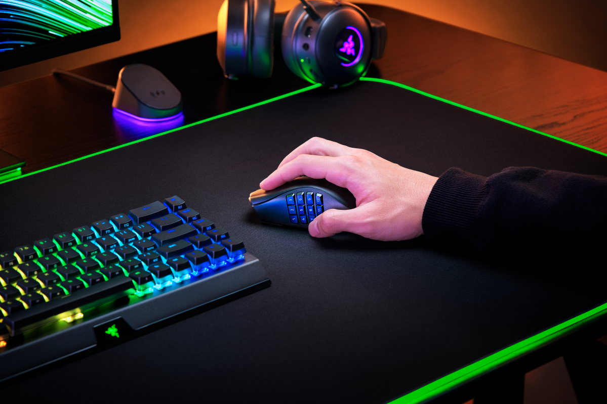 Razer Naga V2 Pro review Mouse MMO customization hits new heights