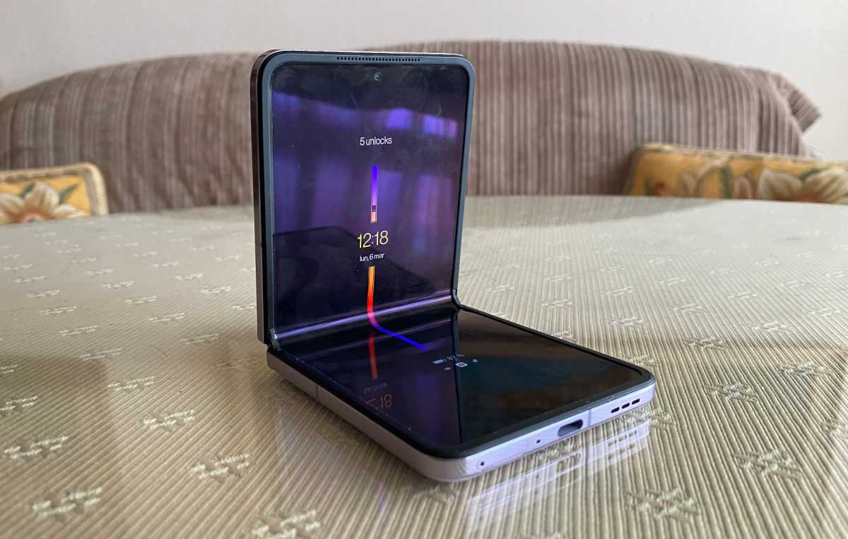 Oppo Find N2 Flip doblado