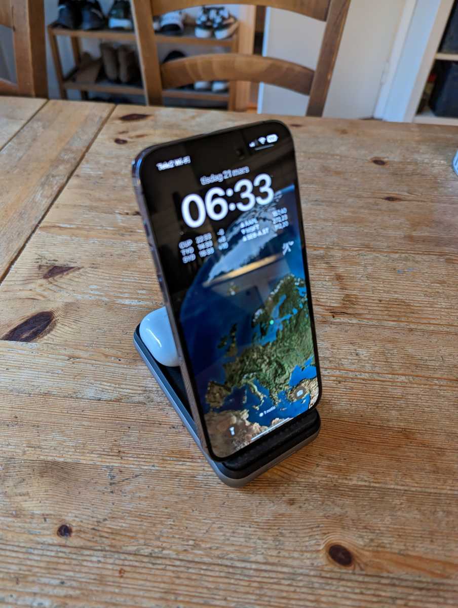 Satechi Duo Wireless Charger Power Stand