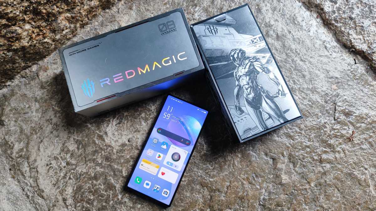 Packaging of Redmagic 8 Pro