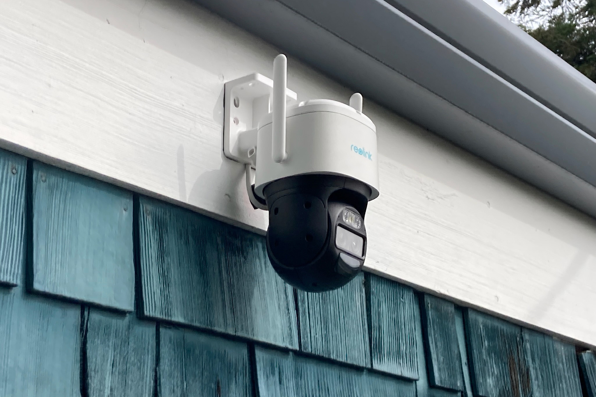 Reolink TrackMix Review: A Dual-lens Outdoor Security Camera | TechHive