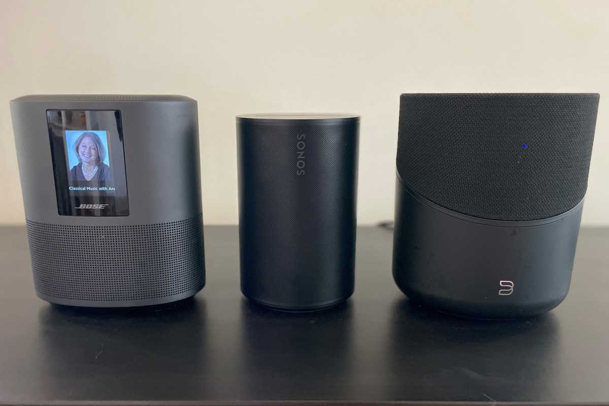 Sonos Era 100 (au milieu) par rapport à Bose Home 500 (à gauche) et Bluesound Pluse M