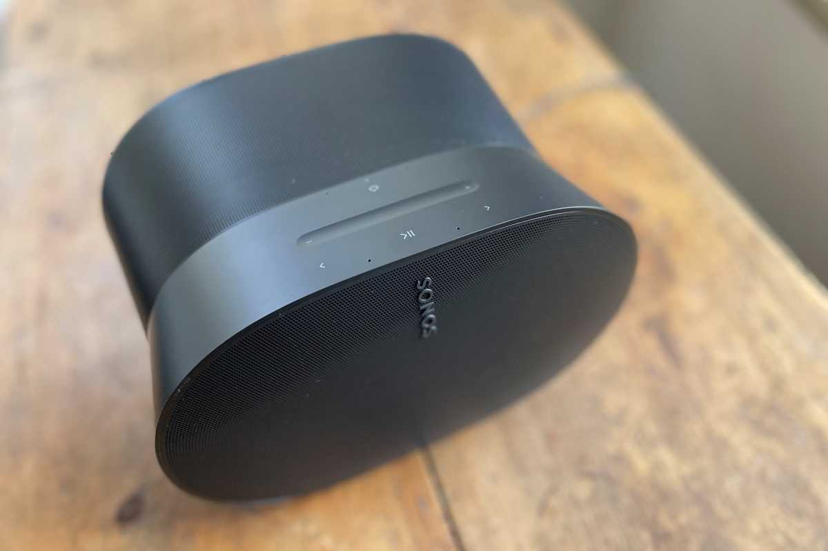 Vue de haut en bas de l'enceinte intelligente Sonos Era 300