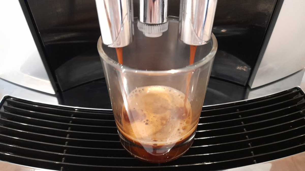 Jura E6 dispensing espresso into cup