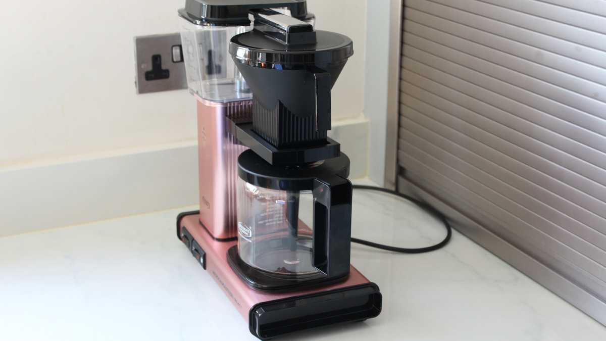 Side view of the Moccamaster KGB coffee machine