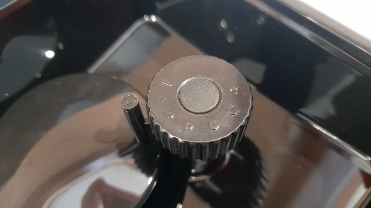 A close up of the Beko Bean to Cup grinder settings knob
