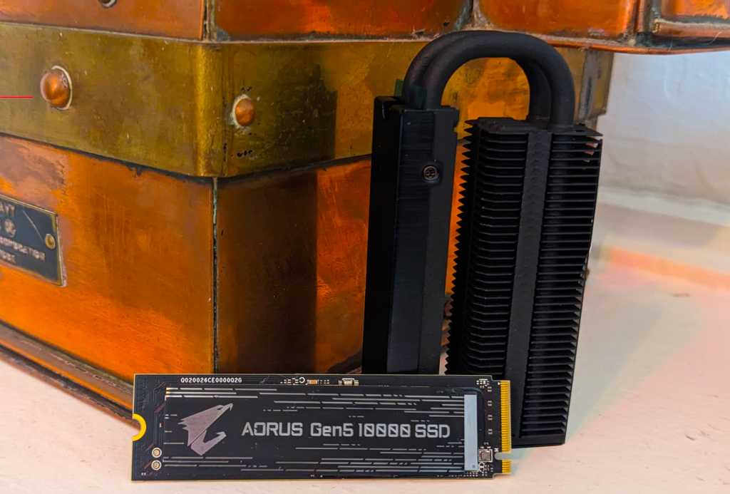 Image: Gigabyte Aorus Gen5 10000 im Test: PCIe-5.0-SSD schwÃ¤chelt bei zufÃ¤lligen Zugriffen