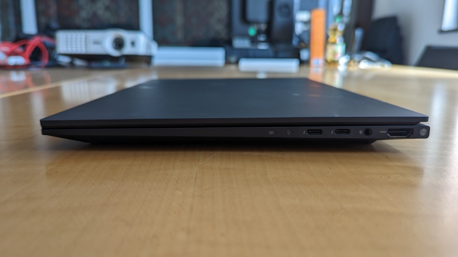 Asus Zenbook 14X OLED Anschlüsse rechts