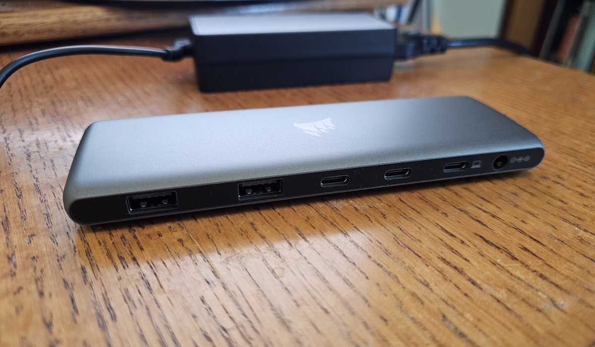 Corsair USB100 7-port USB-C / USB-A hub