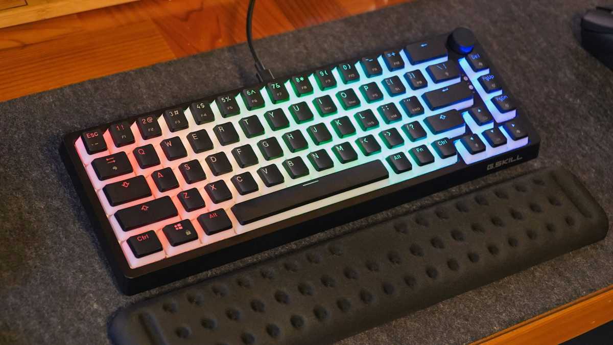 G.Skill KM250 RGB Mechanical Keyboard Review - Great Value! - Packaging &  Accessories