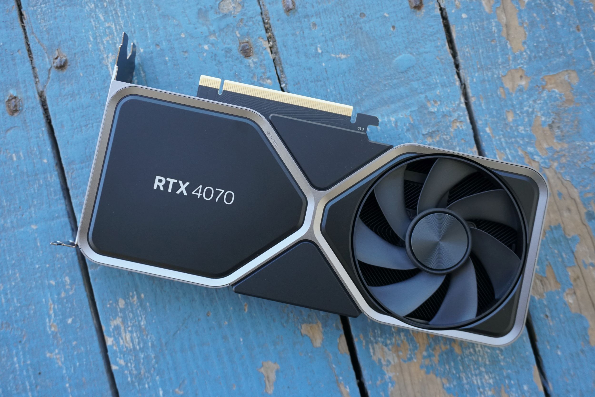 RTX 4070 vs RX 6800 XT