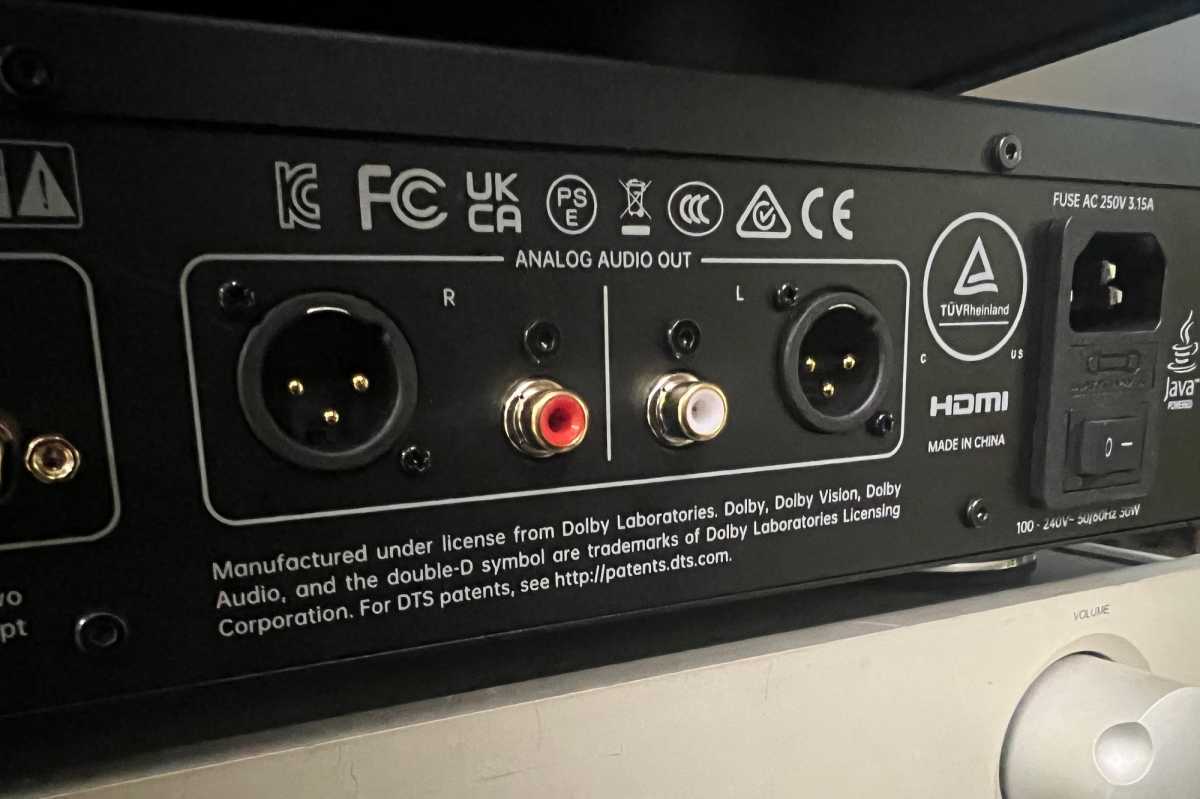 Magnetar UDP800 analog audio outputs