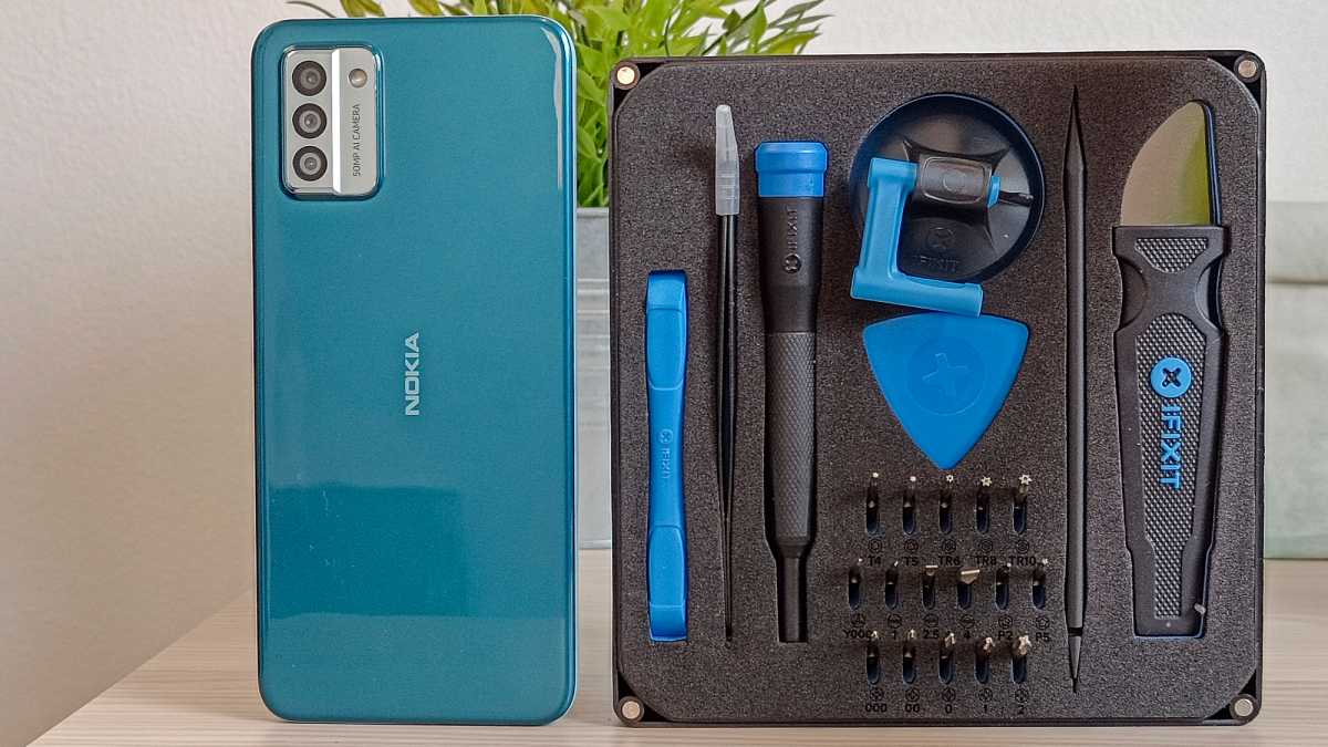 Nokia G22 con el kit de iFixit