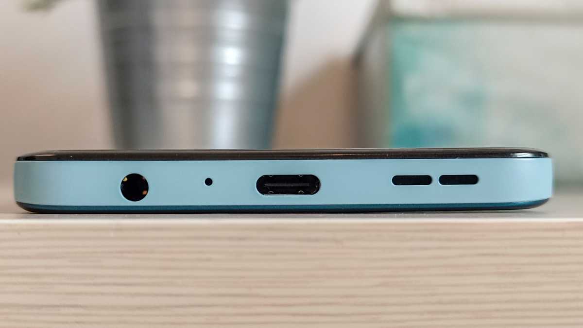 Nokia G22 USB-C port