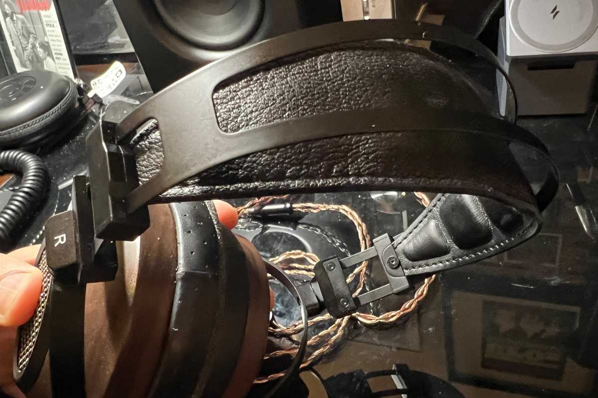 Sivga SV023 headphone headband detail