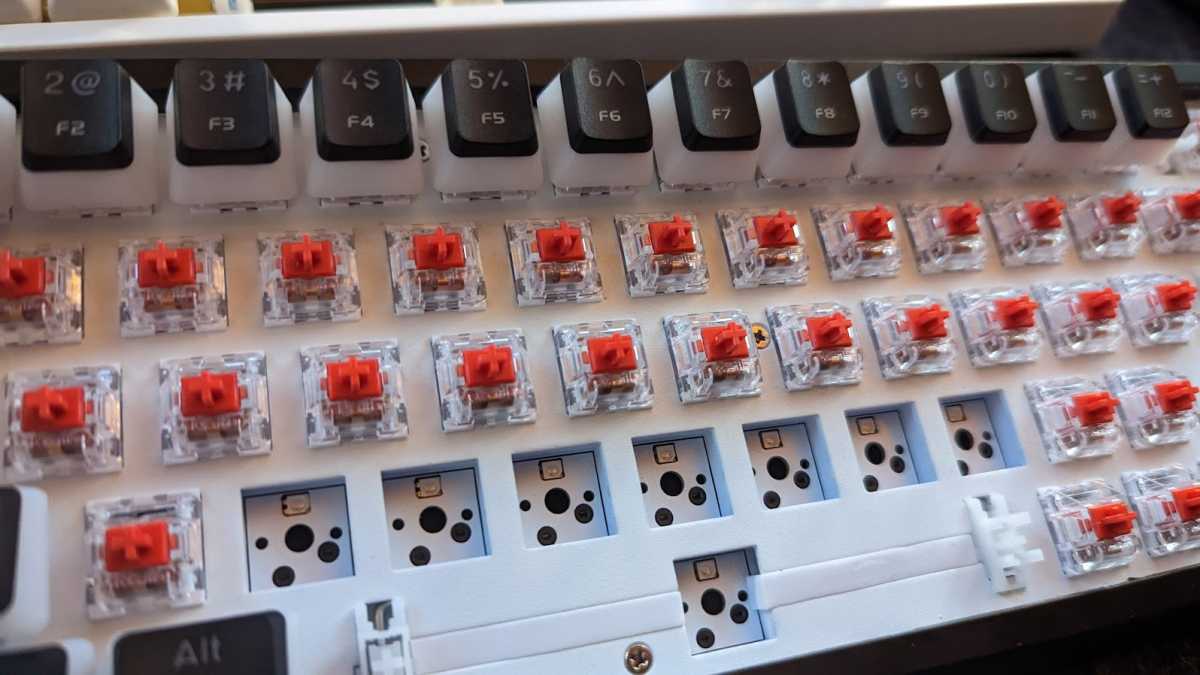 G.Skill annonce un petit clavier KM250 RGB en 65% !