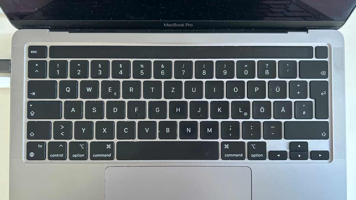 Nahaufnahme der Tastatur eines Macbook Pro 13" mit Touchbar