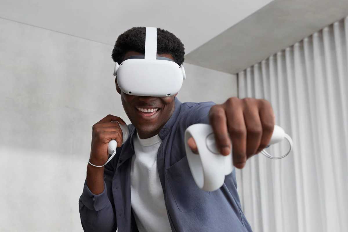 Augmented Reality, Virtual Reality, Mixed Reality menjelaskan