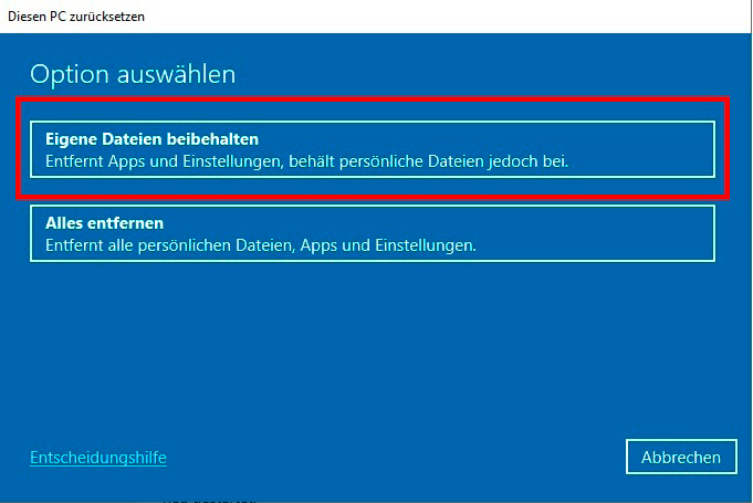 Ein träges Windows lässt sich per Neuinstallation beschleunigen. Der Schritt will jedoch überlegt sein. Da nur das System zurückgesetzt werden soll, entscheiden Sie sich bei der Auswahl links dafür, Ihre Daten beizubehalten.