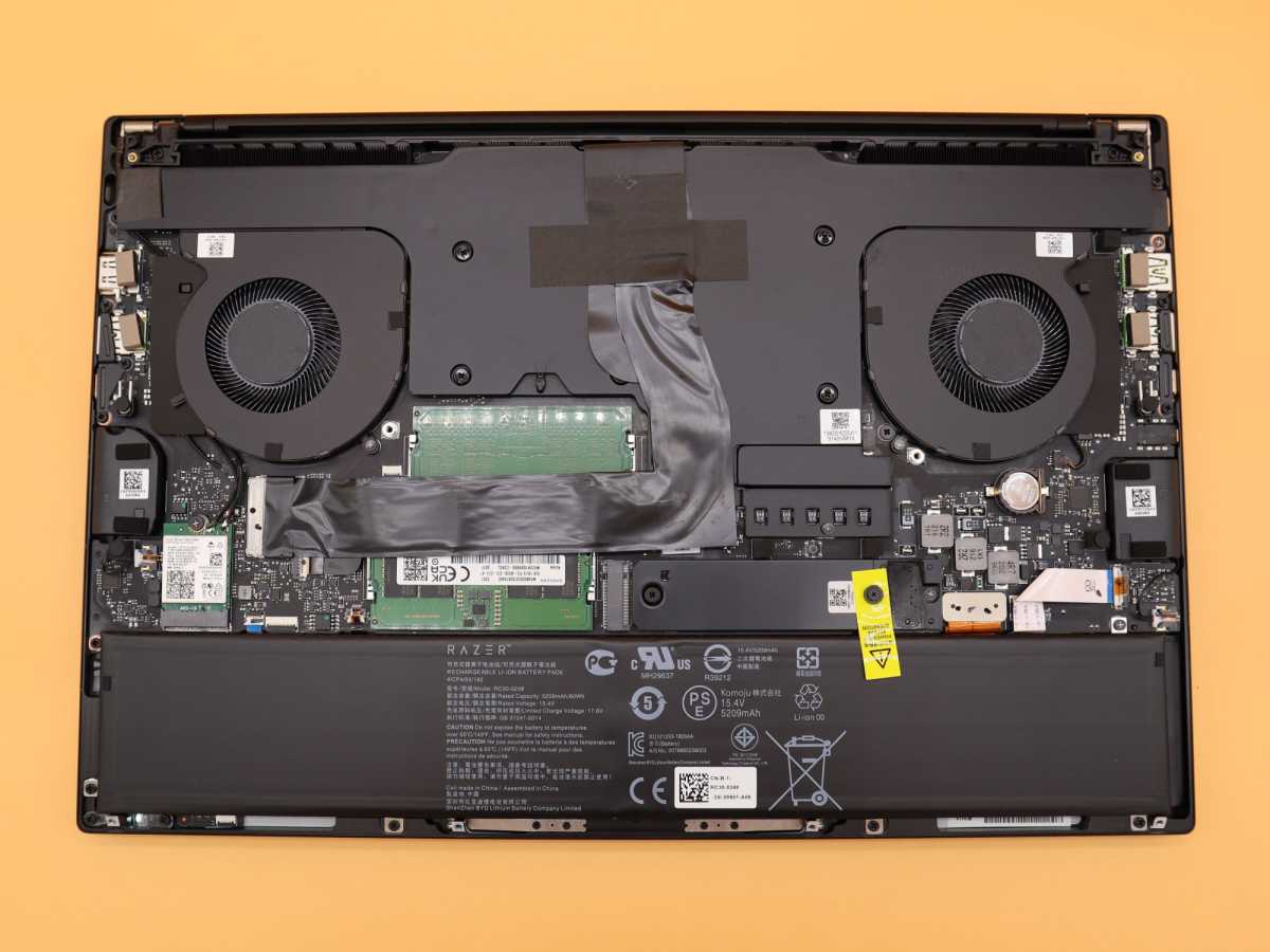 Razer Blade 15 OLED opened