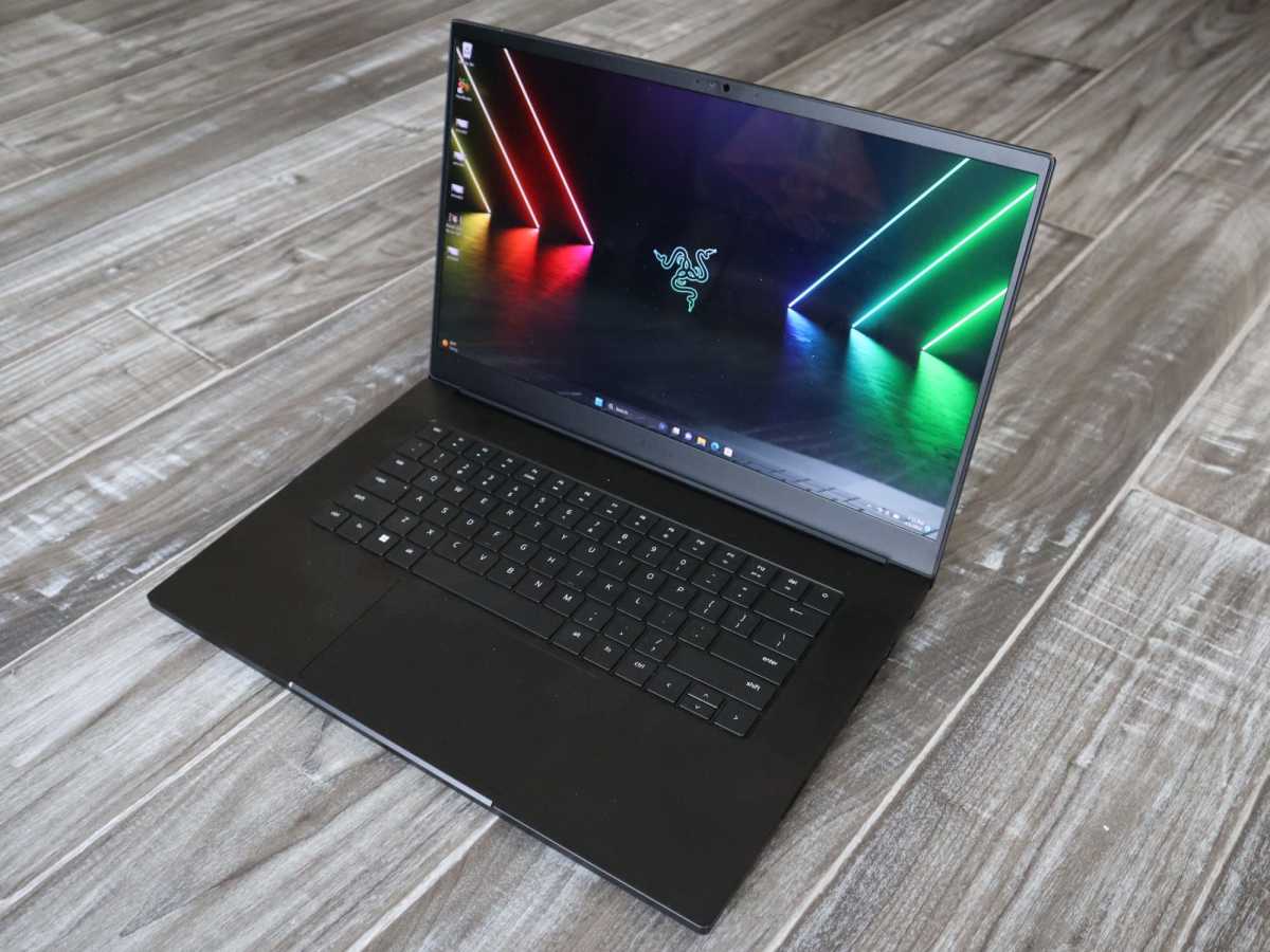 Razer's new ridiculous laptop has three built-in screens