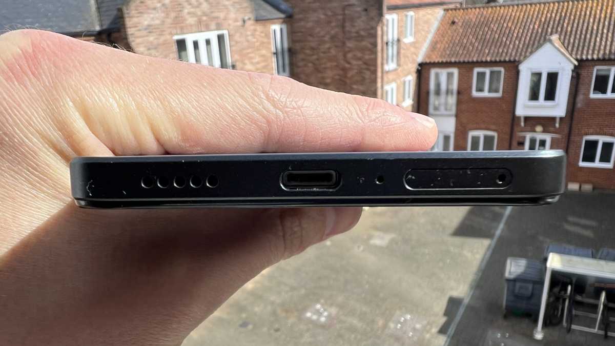 Xiaomi Redmi Note 12 Pro - bottom of phone