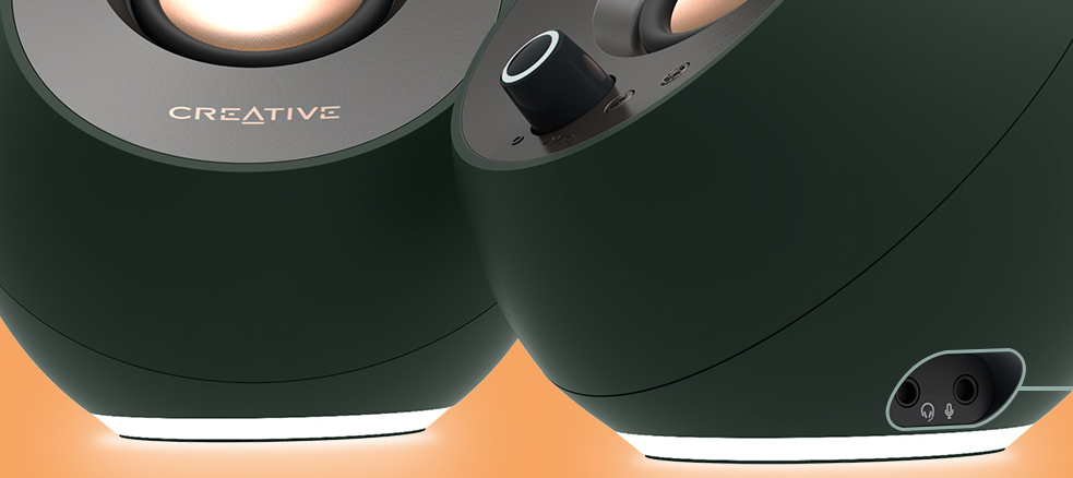 Creative Pebble Pro headset and microphone jacks