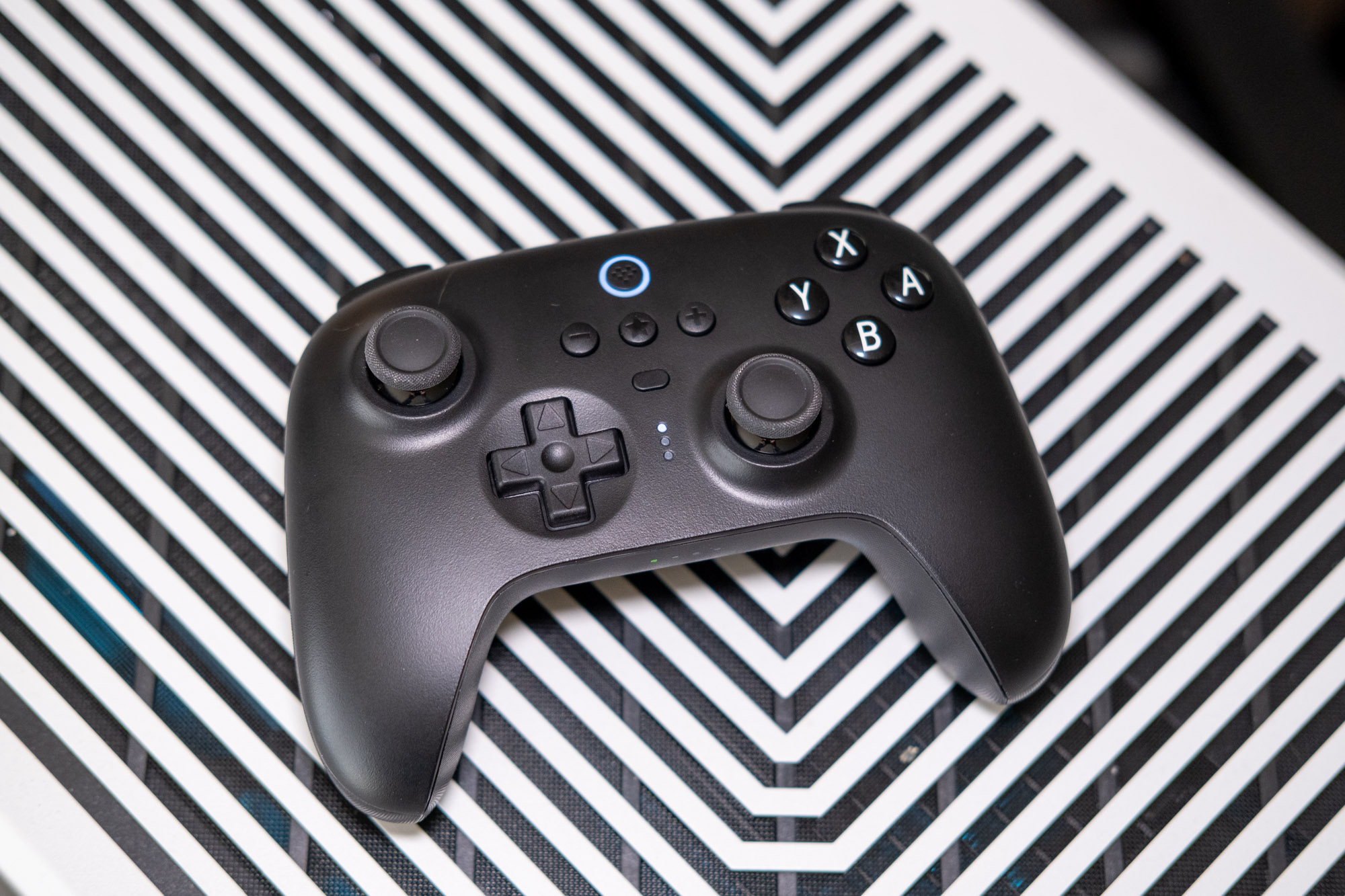 8BitDo reveals an Xbox-style controller with pro back paddle buttons -   News