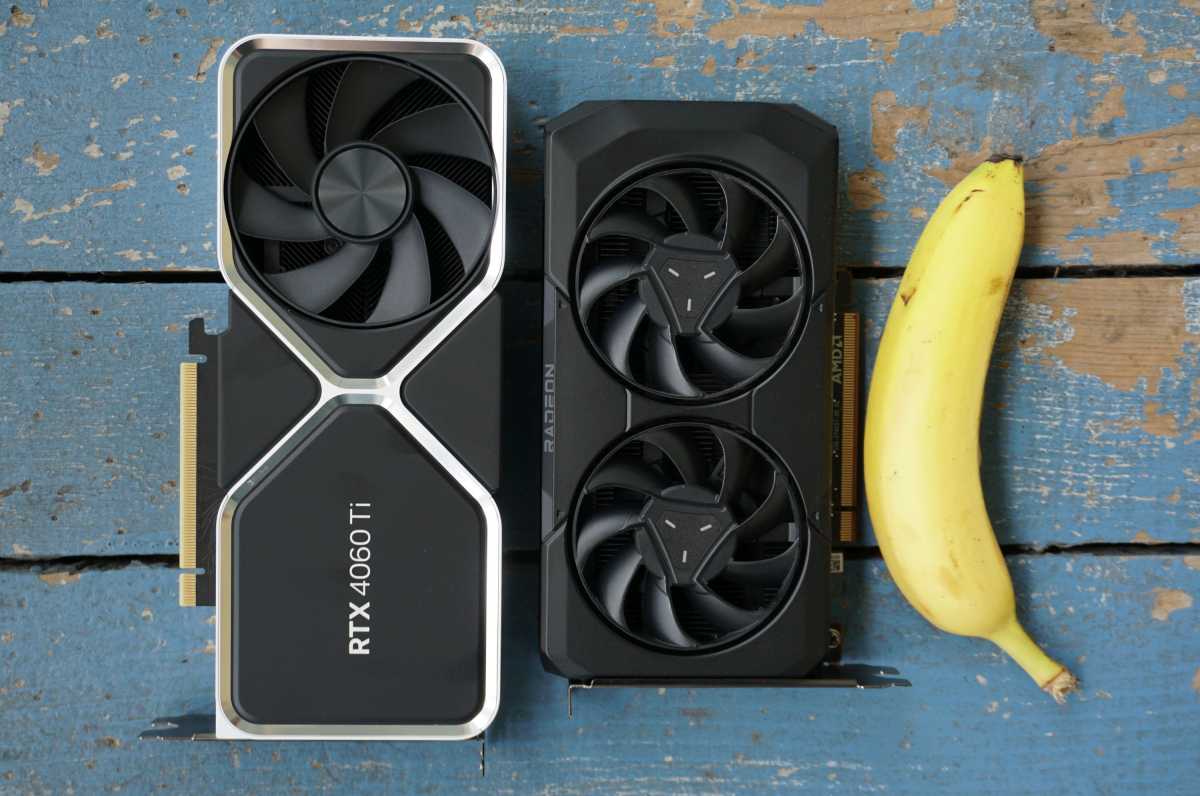 La Radeon RX 7600 (centro) comparada con la RTX 4060Ti (izquierda) y un plátano (derecha)
