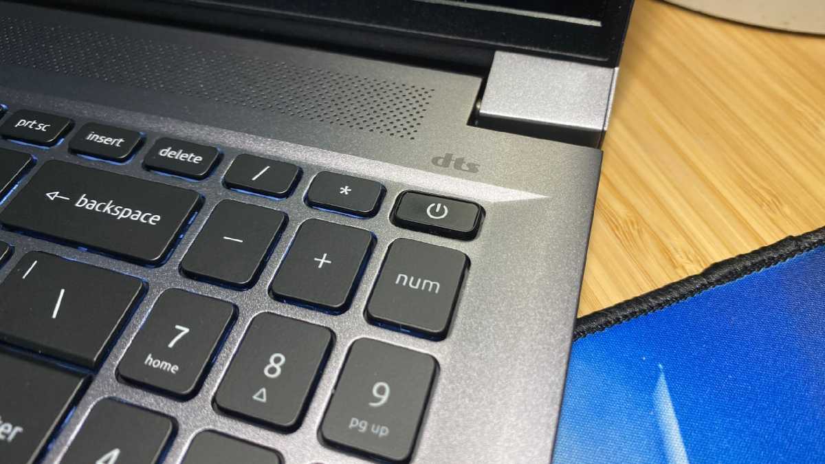 Acer Swift X 16 botón de encendido