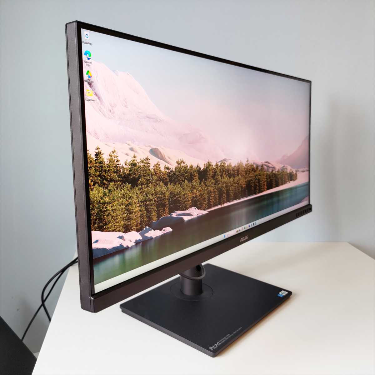 Asus ProArt PA348CGV från sidan