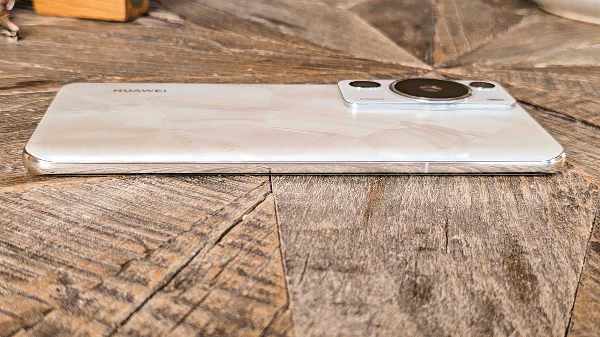 Lateral del Huawei P60 Pro 