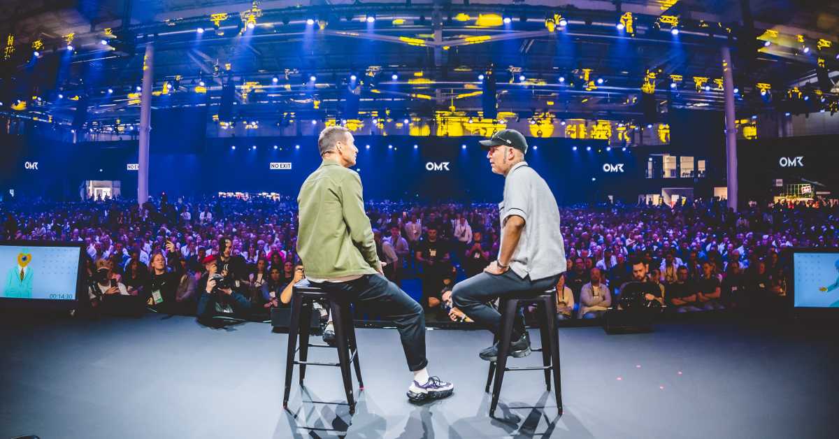 „Ich sag‘ immer gerne: Gestern war wieder ein entspannter Stream in der Allianz Arena“. Denn am Wochenende sind in der Regel um die 60.000 Zuschauer bei ihm auf Twitch.