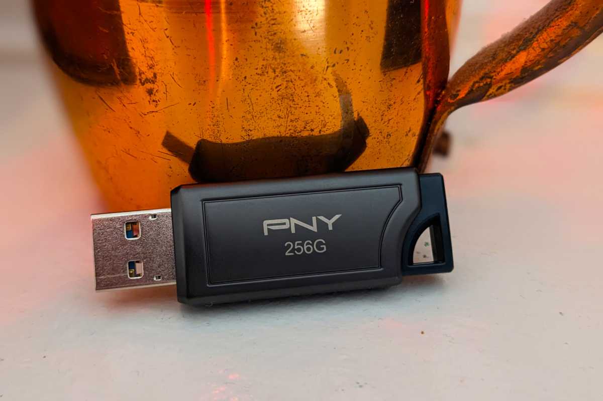 PNY PRO Elite V2 1TB USB 3.2 Gen 2 Flash Drive Black P-FD1TBPROV2-GE - Best  Buy