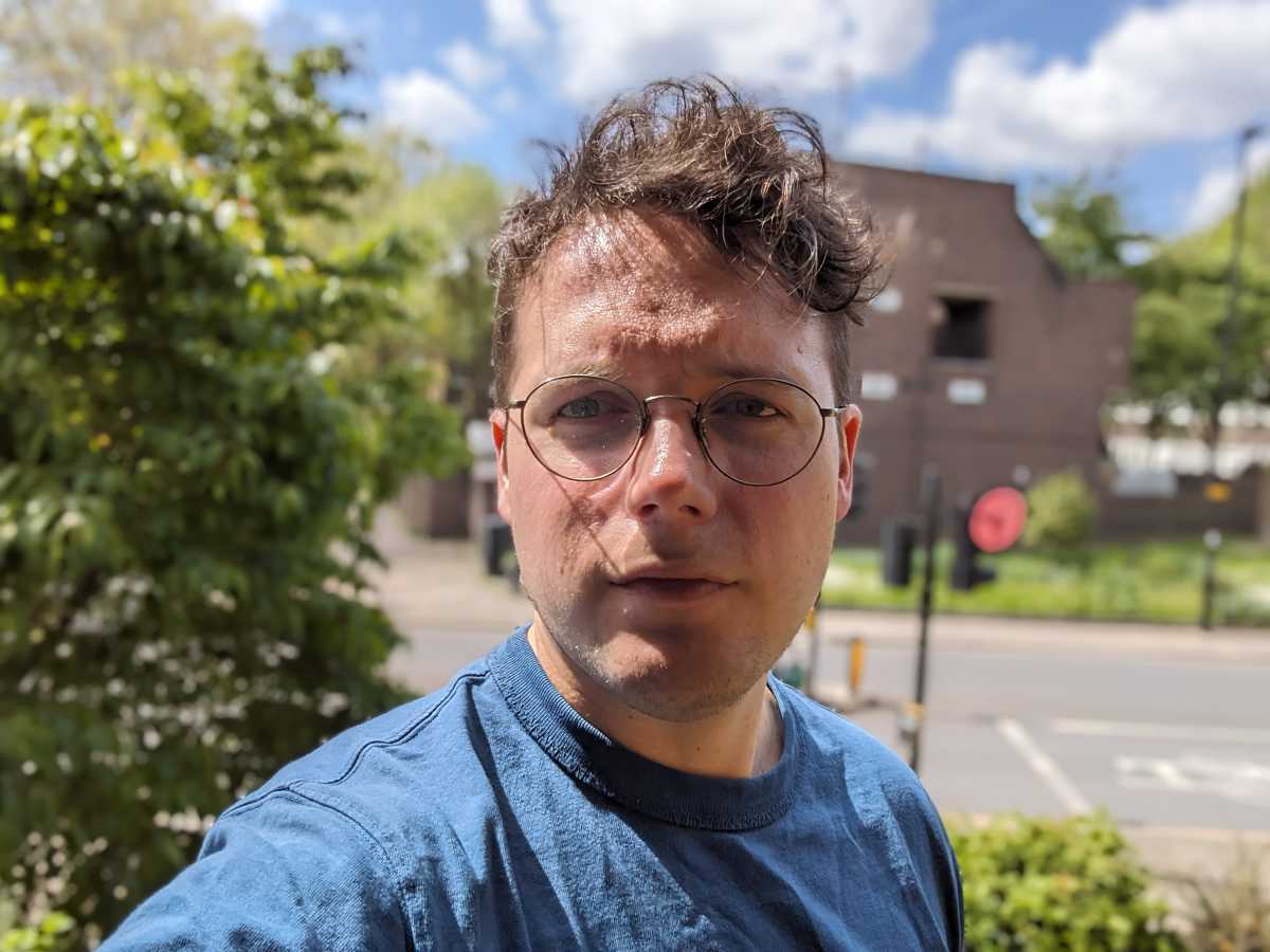Google Pixel 7a selfie camera portrait sample
