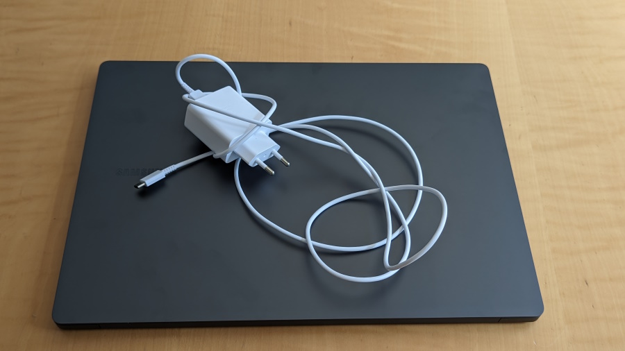 Samsung Galaxy Book 3 Pro_Netzteil