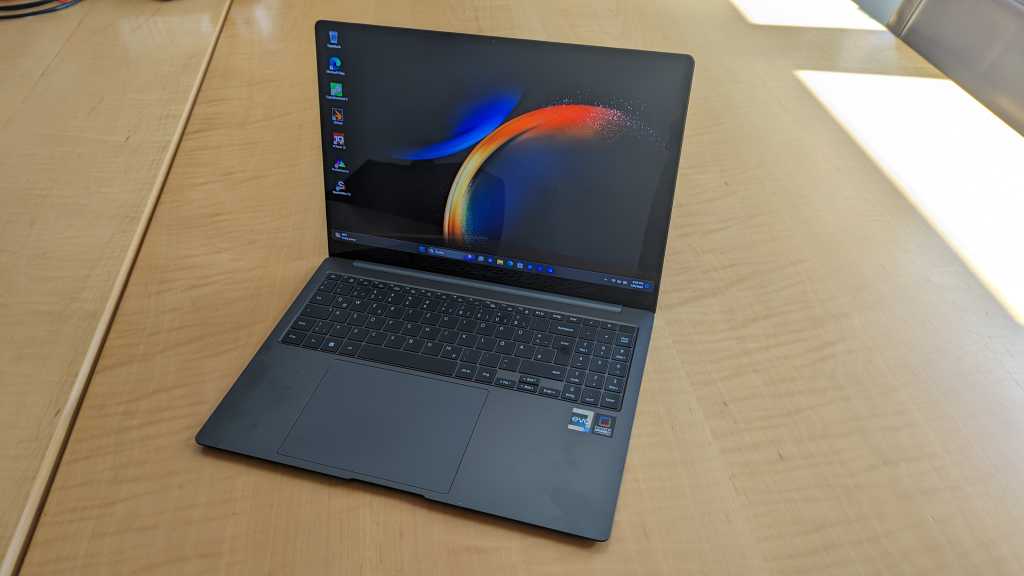 Image: Samsung Galaxy Book 3 Pro 16 im Test: Leichter Business-Laptop mit groÃem OLED-Bildschirm