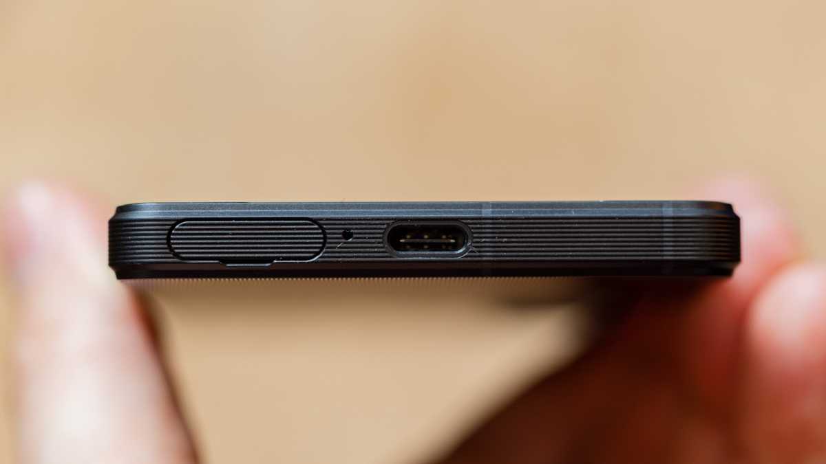 Sony Xperia 1 V bottom