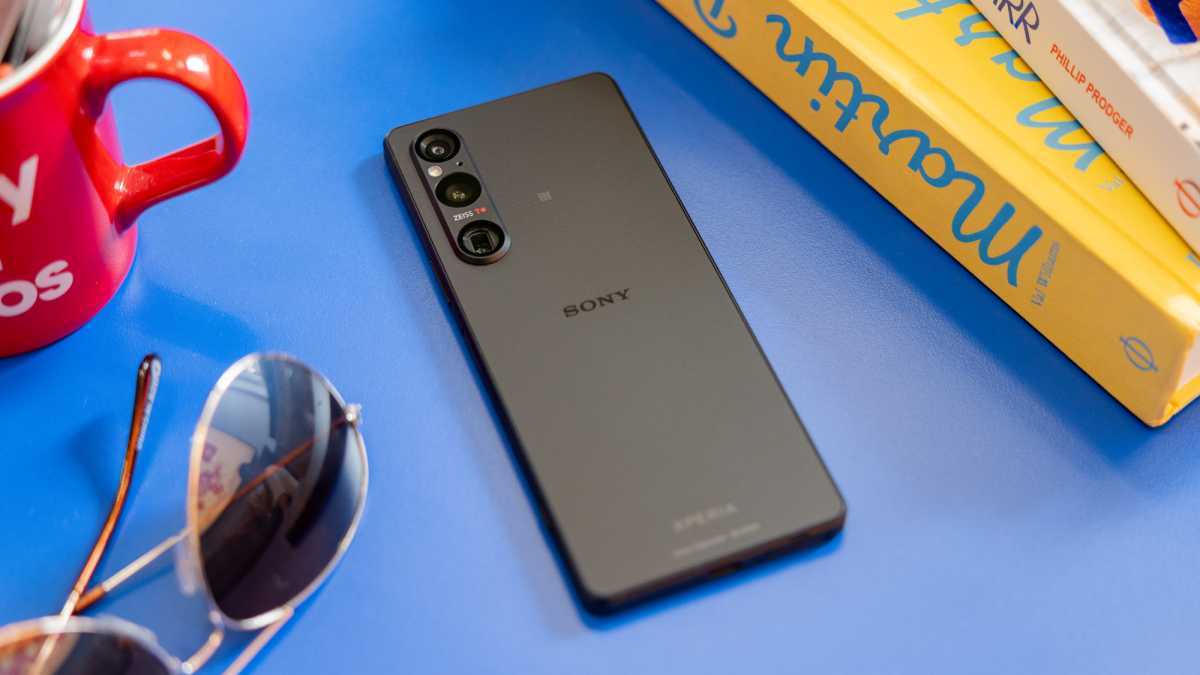 Sony Xperia 1 V сзади