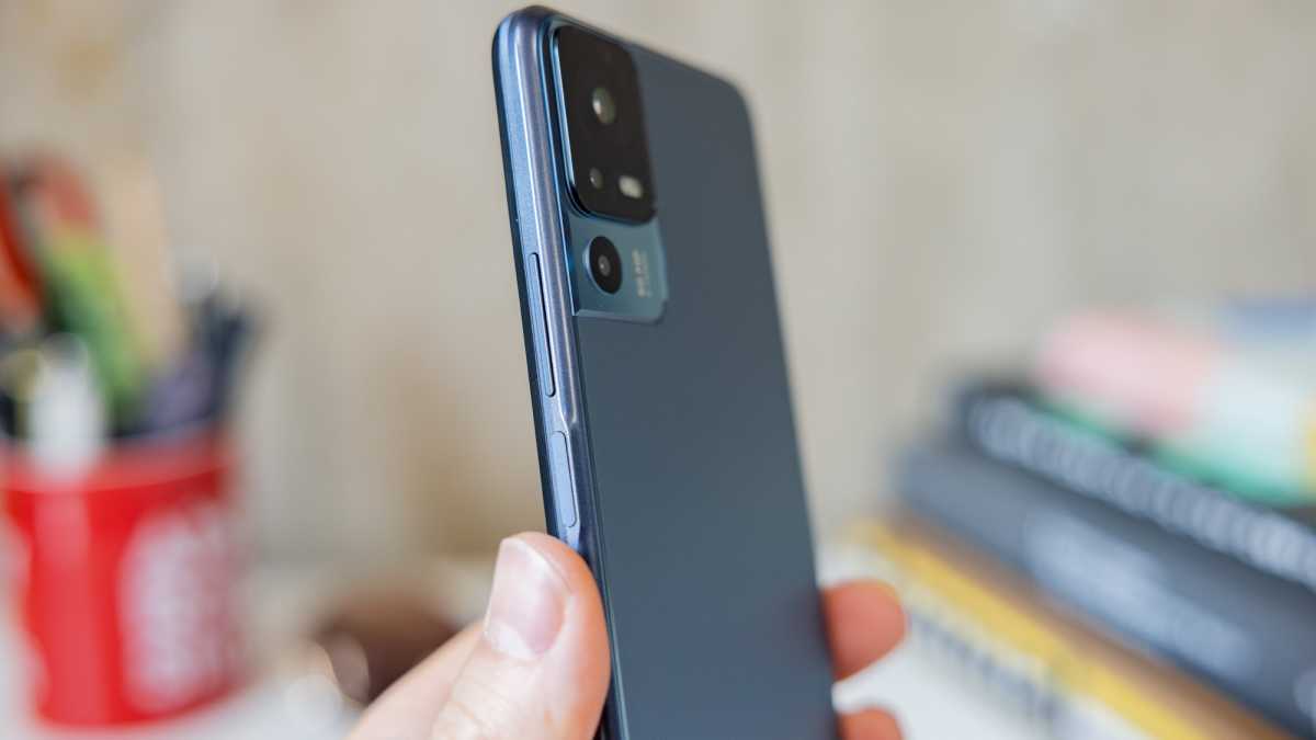 TCL 40 SE side