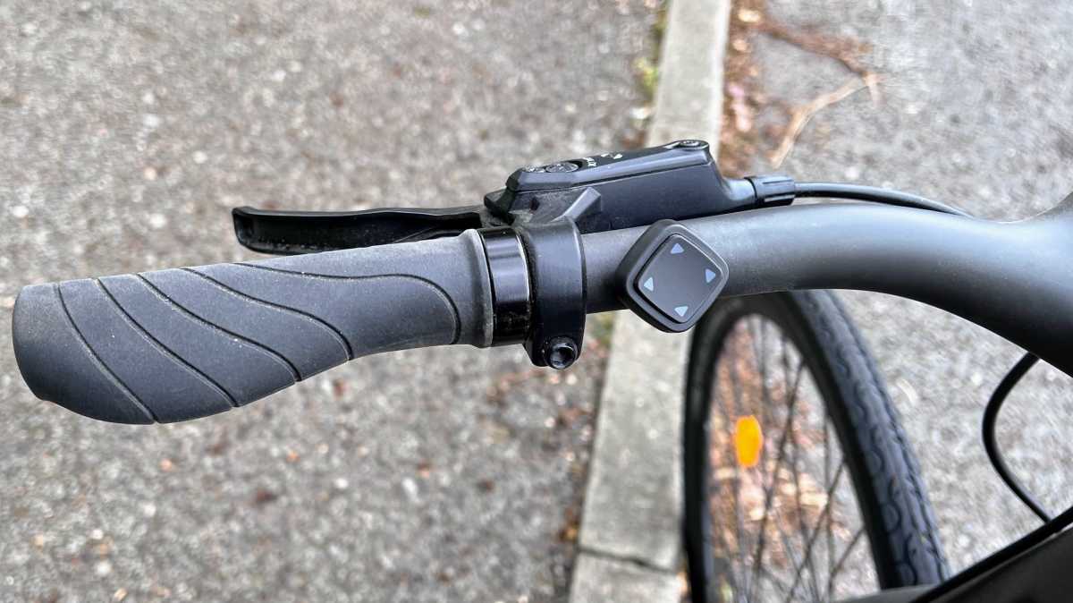 Urtopia Carbon 1 electric bike direction pad