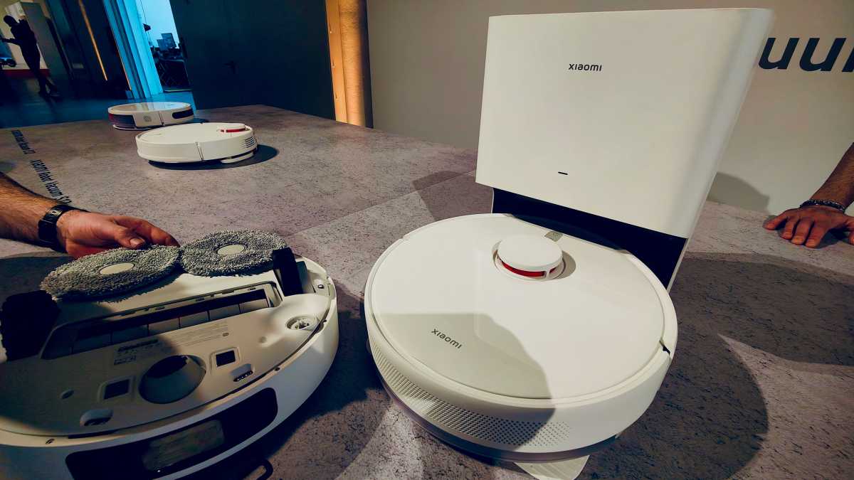 Staubsaug-Roboter gehören zu den besten Erfindungen der Menschheit, schließlich putzt keiner gerne. Der S10+ hat jetzt rotierende Doppel-Mop-Pads für eine gründliche feuchte Reinigung, von etwa Parkett oder Laminat.