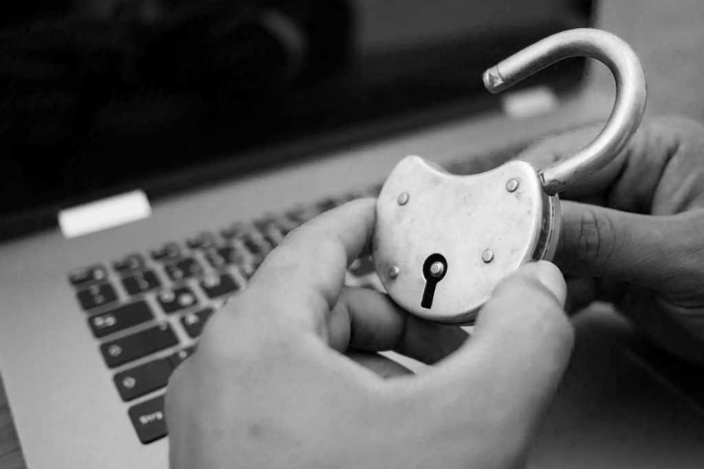 Image: Online-Sicherheit: Nur starke PasswÃ¶rter zu verwenden reicht nicht