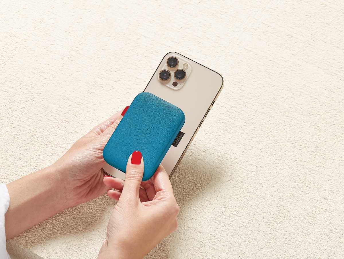 Lexon Design Softpower Magbank